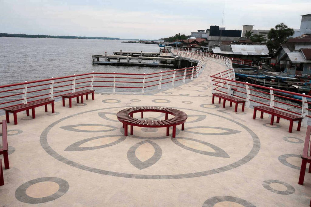 Cafe Dermaga Kumai, Tempat Wisata Kuliner Nuansa Pesisir di Kalimantan Tengah